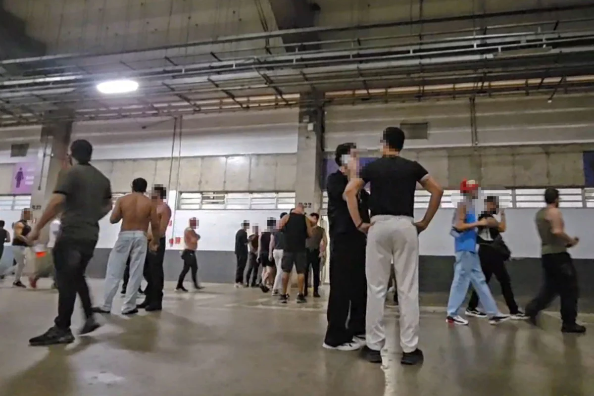Os banheiros masculinos viraram o epicentro do comércio ilegal, sendo frequentados também por diversas mulheres sem qualquer tipo de constrangimento ou barreira. A facilidade para a entrada dos entorpecentes na festa foi gritante, facilitada por uma revista de segurança considerada extremamente superficial nos portões de acesso Os banheiros masculinos viraram o epicentro do comércio ilegal, sendo frequentados também por diversas mulheres sem qualquer tipo de constrangimento ou barreira. A facilidade para a entrada dos entorpecentes na festa foi gritante, facilitada por uma revista de segurança considerada extremamente superficial nos portões de acesso