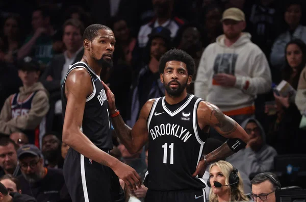 Varrida na 1ª rodada seria “a” vergonha da carreira de Kyrie e Durant