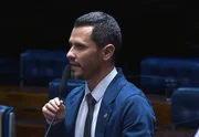 Senador Cleitinho é contra elevação do IOF, mas apoia a revisão dos supersalários Senador Cleitinho é contra elevação do IOF, mas apoia a revisão dos supersalários