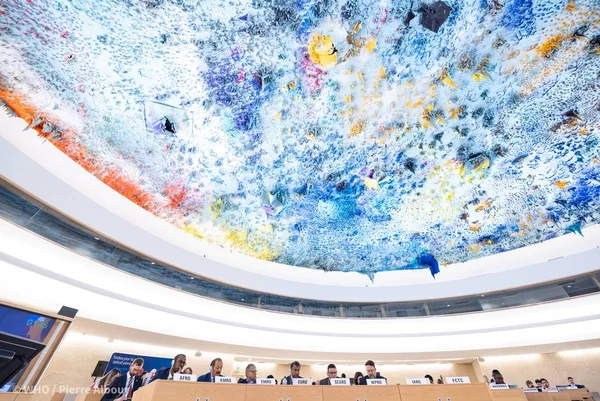 Imagem colorida mostra plenário da Assembleia Geral da OMS durante evento realizado em Genebra, na Suíça - Metrópoles