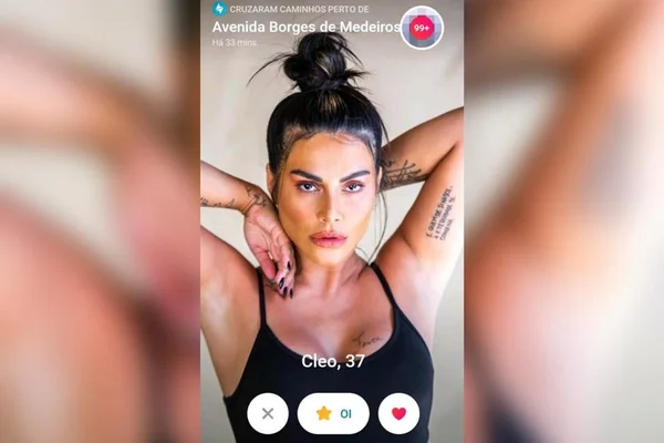 Cleo entra em aplicativo de paquera: “É nova forma de se relacionar”