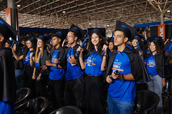 Foto colorida dos alunos do Programa Técnico no Ensino Médio do Senac - Metrópoles
