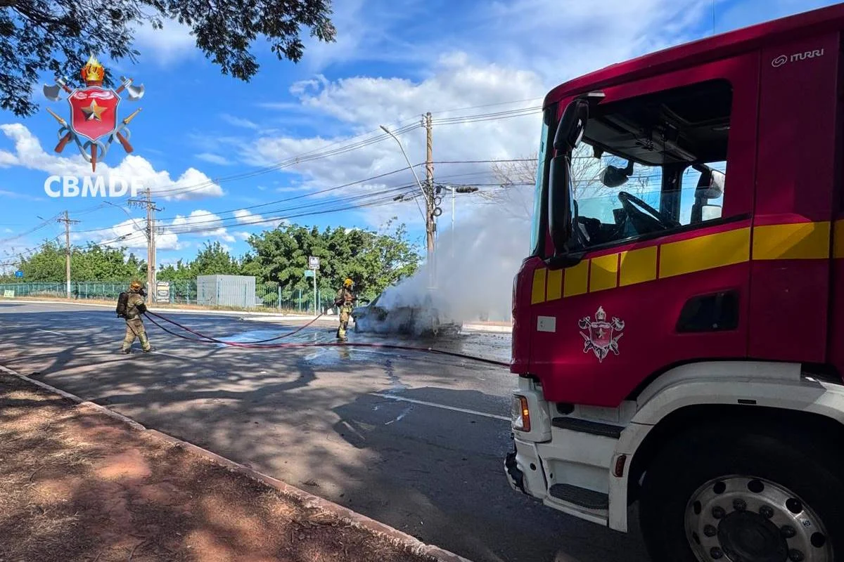O Corpo de Bombeiros (CBMDF) foi acionado e extinguiu o incêndio O Corpo de Bombeiros (CBMDF) foi acionado e extinguiu o incêndio