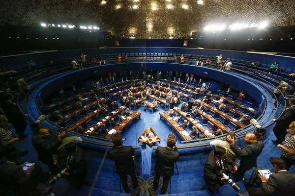 Senadores começam a discutir relatório do impeachment nesta quinta