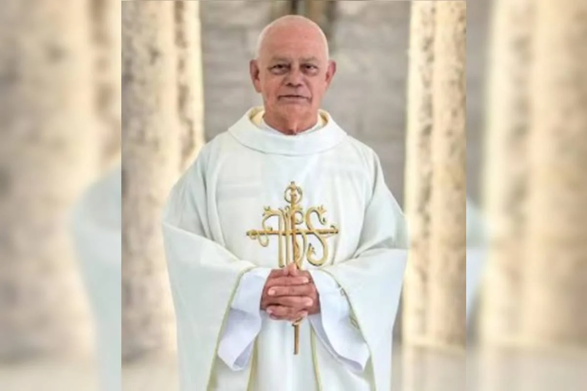 Padre flagrado na casa paroquial com a noiva de fiel é afastado e novo pároco assume missas em MT 2 Veja quem é o novo pároco que assumiu igreja após padre ser afastado