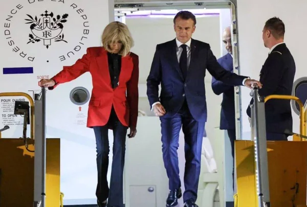 Macron minimiza agressão da esposa: “Estávamos brincando”; vídeo