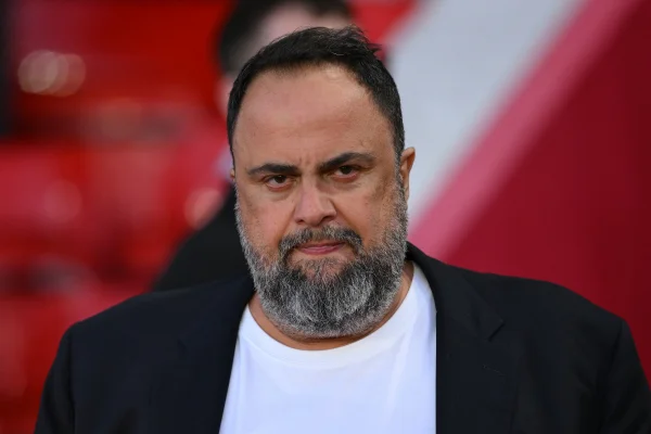 Foto colorida de Evangelos Marinakis, dono do Forest e do Olympiakos - Metrópoles