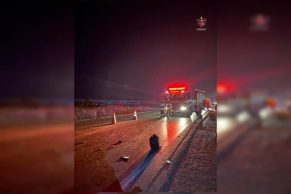 Pedestre fica em estado grave após ser atropelado por 2 carros no DF