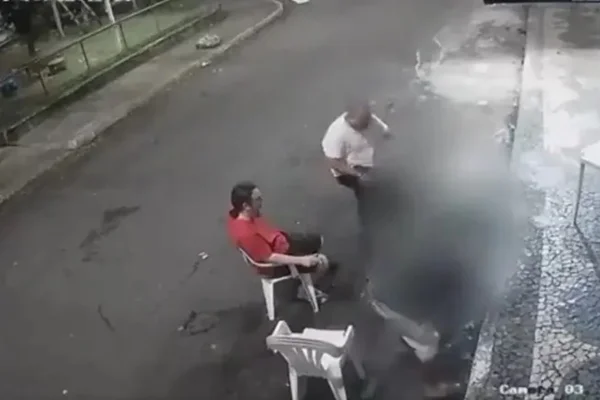 Momentos antes da discussão em bar de Salvador - Metrópoles