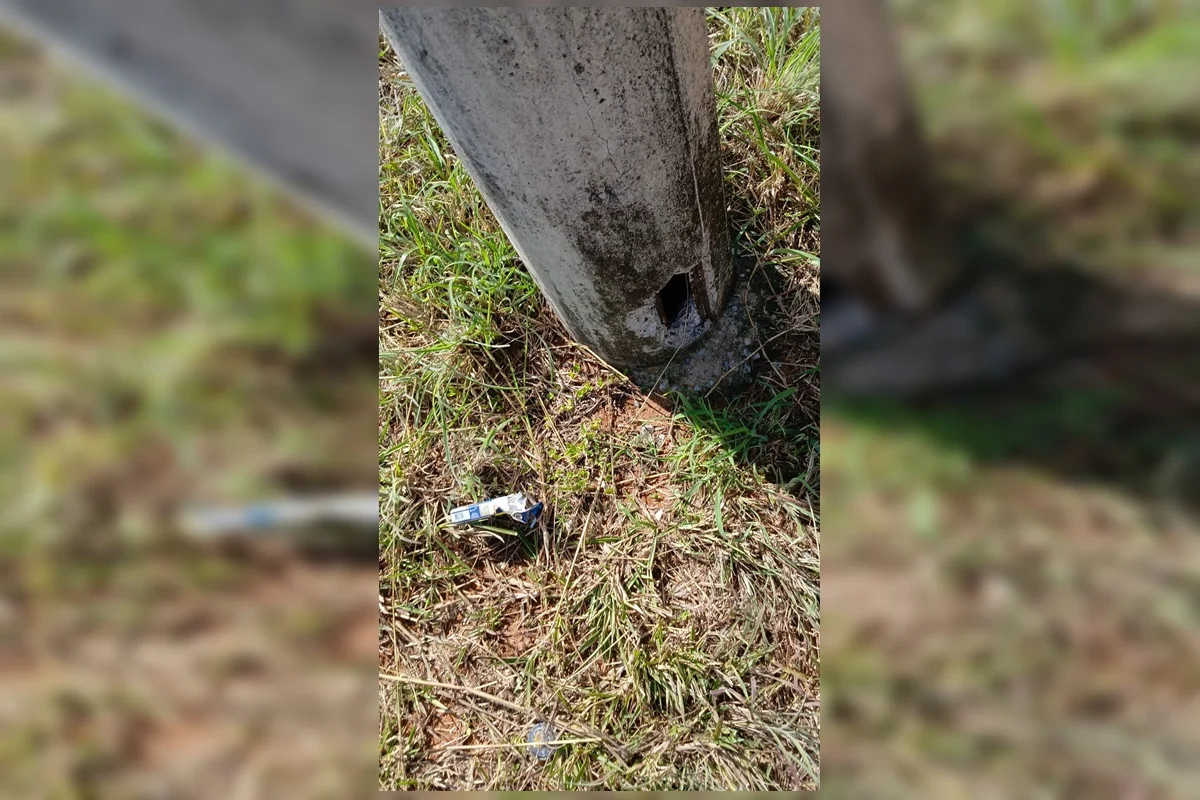 Criminosos perfuram cerca de 20 postes de concreto para furtar cabos Criminosos perfuram cerca de 20 postes de concreto para furtar cabos