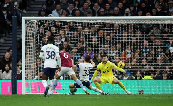 Brasileiro marca e Tottenham perde para o Aston Villa no Inglês
