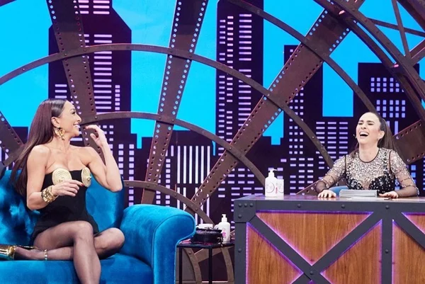 Sabrina Sato participou do Lady Night, apresentado por Tatá Werneck - Metrópoles