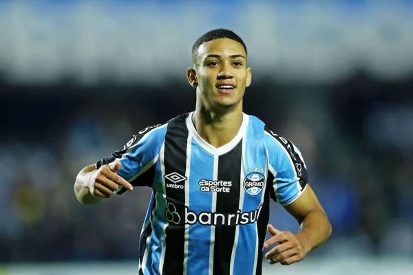 Grêmio vence e afunda Fluminense na lanterna do Brasileirão