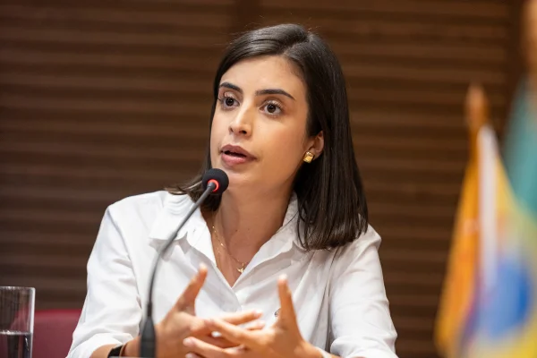Tabata Amaral