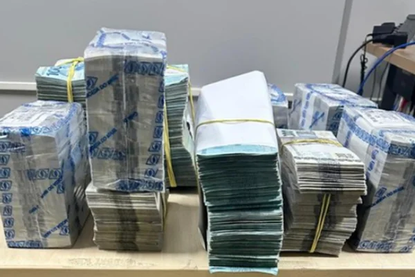 PF prende dupla com R$ 1,5 milhão em espécie sem origem comprovada