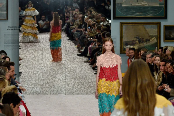 NYFW 2018: boemia sessentista na passarela de Carolina Herrera