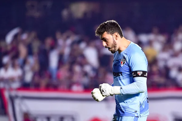 Imagem colorida do goleiro Rafael