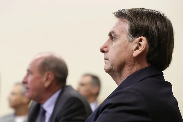 Bolsonaro propõe adiantar pagamento a servidor público