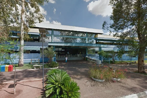 Imagem colorida de fechada da Universidade Paulista (UNIP) em Sorocaba. Metrópoles