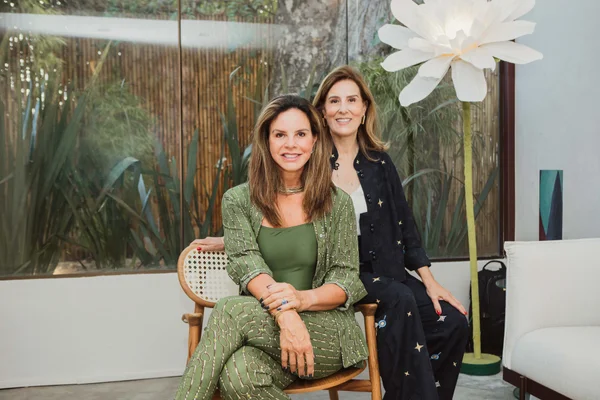 Claudia Salomão e Lu Mares Guia