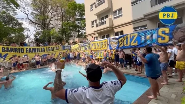 Torcida do Boca Juniors faz festa em piscina de hotel - Metrópoles