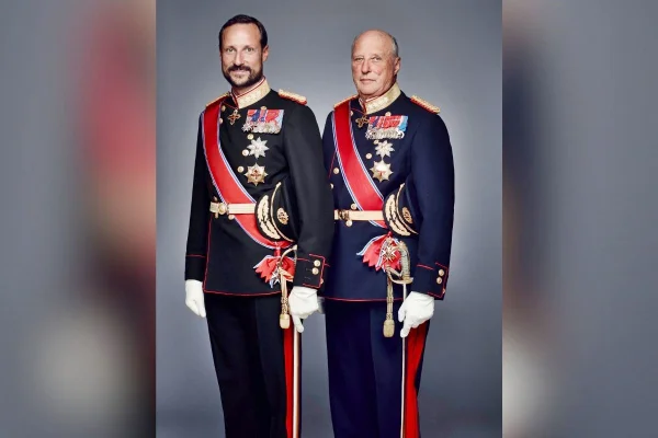 Após morte do pai, Haakon VIII assume trono da Noruega em meio a crises