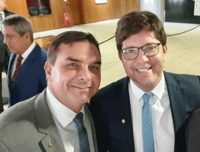 Flávio Bolsonaro e Mario Frias -- Metrópoles