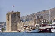 Embarcações e monumentos históricos marcam a beleza da cidade Embarcações e monumentos históricos marcam a beleza da cidade