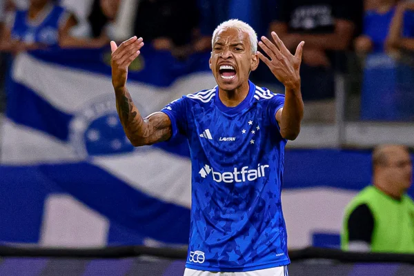 Foto colorida de Matheus Pereira, do Cruzeiro - Metrópoles