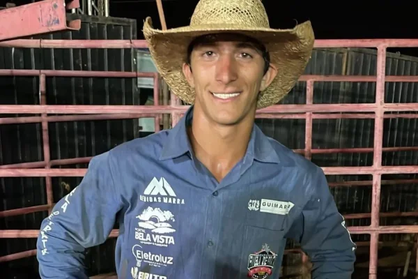 Italo Silva Rodrigues, de 21 anos, teve o tórax pisoteado por touro. Caso aconteceu na sexta-feira (30/8) na Festa do Peão de Guapiaçu - Metrópoles