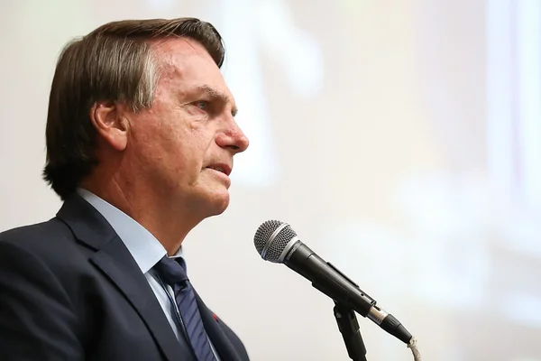 Bolsonaro a estados e municípios: “Se fecharem de novo, governo não tem como socorrer”
