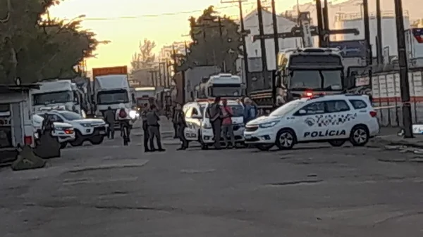 SP: ferido, caminhoneiro mata ladrão com golpe de extintor na cabeça