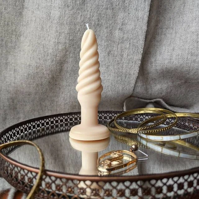 O produto mais comprado é a menor vela, com formato de plug anal e que lembra um "mini sorvete" O produto mais comprado é a menor vela, com formato de plug anal e que lembra um "mini sorvete"