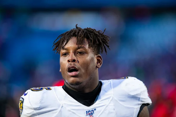 Jaylon Ferguson atuando pelo Baltimore Ravens na NFL - Metrópoles