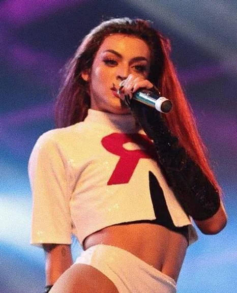 Pabllo Vittar usa look de Avatar para estreia no Carnaval de Salvador - imagem 2 Pabllo Vittar usa look de Avatar para estreia no Carnaval de Salvador - imagem 2
