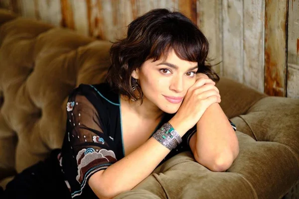 Norah Jones vem ao Brasil para três shows em dezembro