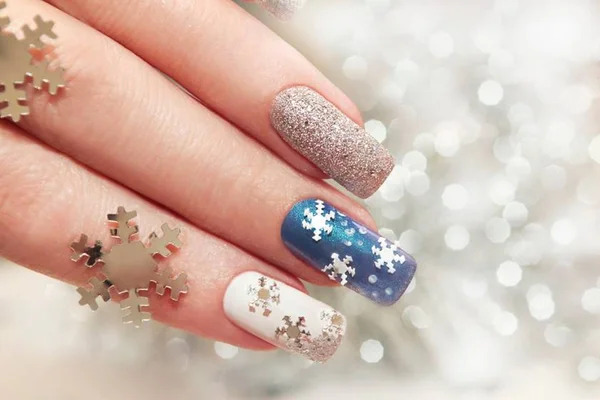 Confira 16 ideias de unhas para usar no Réveillon