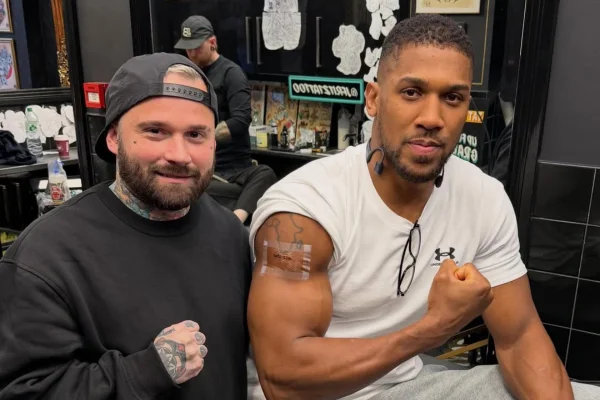 Imagem colorida de Anthony Joshua