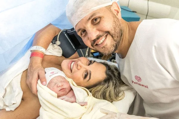 Nasce neta do craque Zico, filha de Robertha Portella e Bruno Coimbra