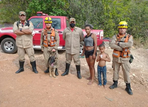 Bombeiros encontram mãe e filho que estavam perdidos em trilha de Pirenópolis