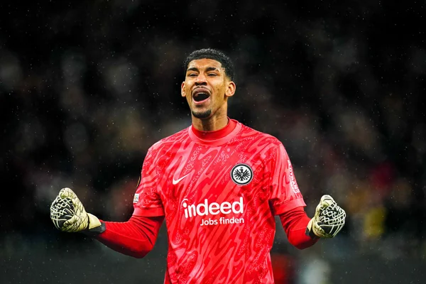 Foto colorida de Kauã Santos, ex-Flamengo, atualmente no Eintracht Frankfurt - Metrópoles