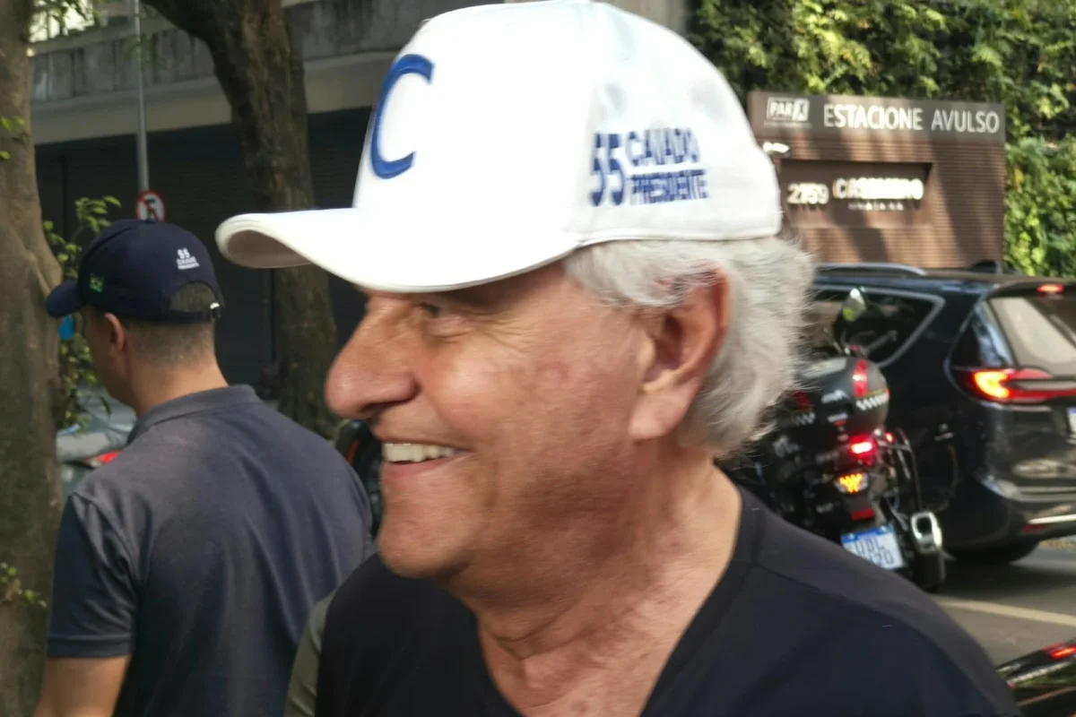 Ronaldo Caiado participa de caminhada na Avenida Paulista Ronaldo Caiado participa de caminhada na Avenida Paulista