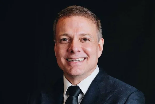 Dr. Hamilton Couto: o médico que “conserta” as cirurgias estéticas malfeitas dos famosos