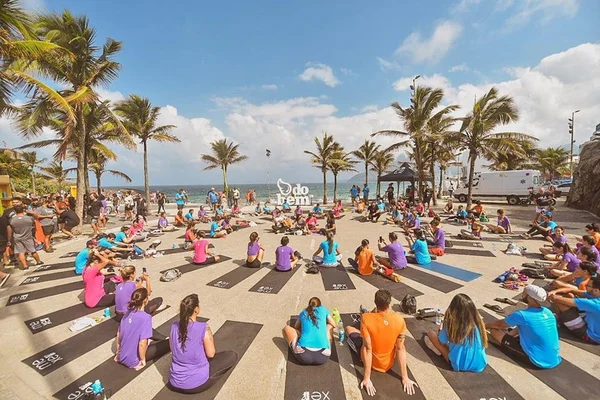 Pontão do Lago Sul ganha aula de yoga e funcional de graça no domingo