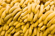 A banana é rica em fibras, magnésio e vitamina B6