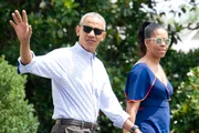 Obama e Michelle de volta para a Casa Branca após relaxar no paraíso costeiro Obama e Michelle de volta para a Casa Branca após relaxar no paraíso costeiro