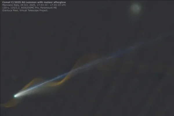Foto de cometa atravessando o céu - Metrópoles