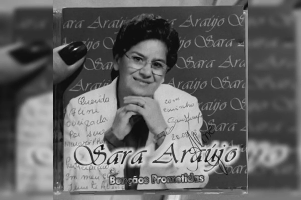 Um dos álbuns da cantora Sara Araújo Um dos álbuns da cantora Sara Araújo