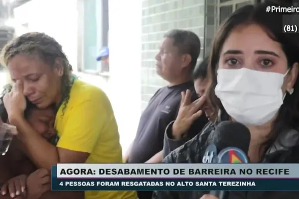 Repórter Cinthia Ferreira, da TV Jornal (afiliada do SBT em Recife), chora durante entrevista