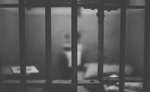 Mulher é presa por dever mais de R$ 16 mil em pensão alimentícia no PR